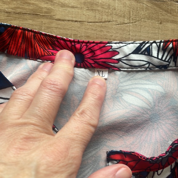 Floral Ruffled Button Tank Top - Picture 5 of 7